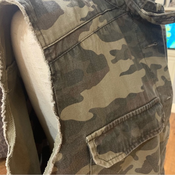 FOREVER 21 Rolling Stones Tour 1978 Camo Utility Vest Size M - Picture 8 of 11